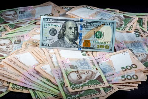 НБУ підвищив офіційний курс гривні до 27,12 грн/долар - ZN.ua