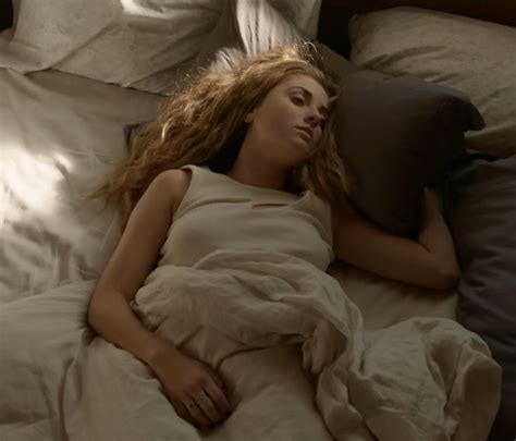 giorgia whigham   tv series  orville  playing lysella