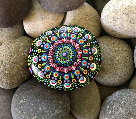 Mandala Stone/Rock Art | Mandala stones, Painted rocks, Mandala rock art
