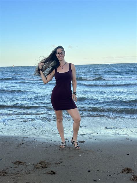 Ready for our beach walk : r/cougars_and_milfs_sfw