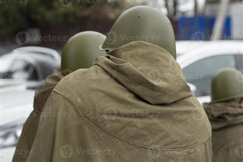 tres hombres en uniforme soviético durante la segunda guerra mundial