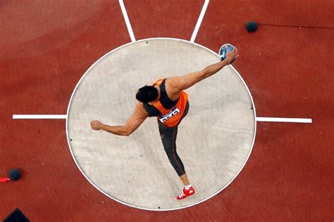 Discus Throw Training Methods - AthleticFly