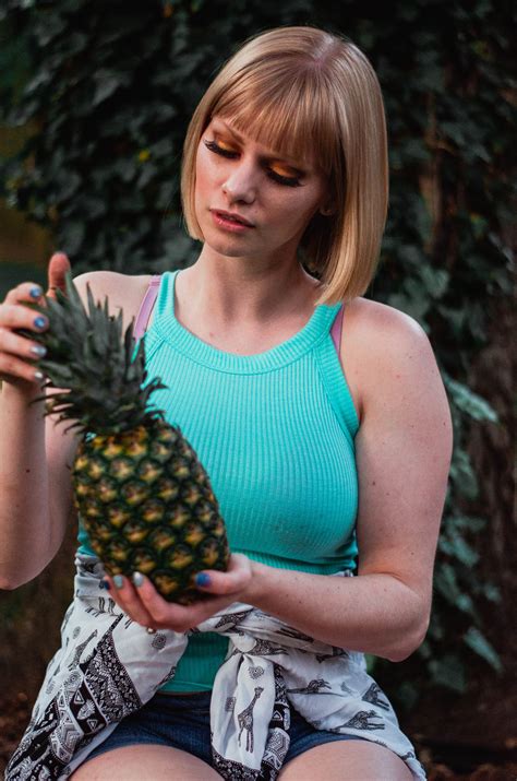 Amanda Adams (model)