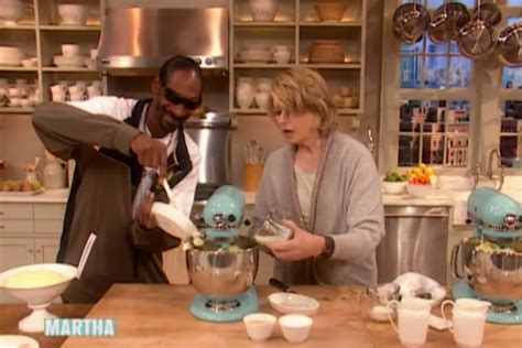 Martha Stewart and Snoop Dogg will host a cooking show on VH1 - The Verge