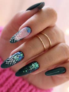 30 Winter Wonderland Nail Art Designs for a Unique Manicure - Your ...