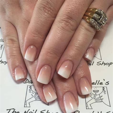 This Hack Makes a French Manicure Looks Incredible on Short Nails ...