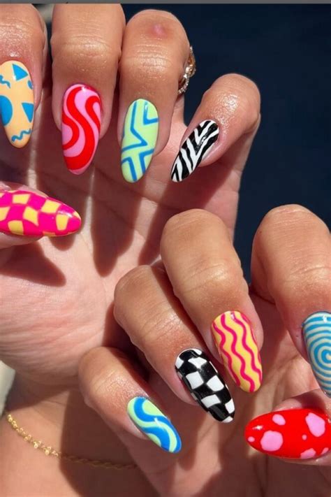 33 Gorgeous Multi-Color Nail Designs You’ll Want to Try Now - London ...