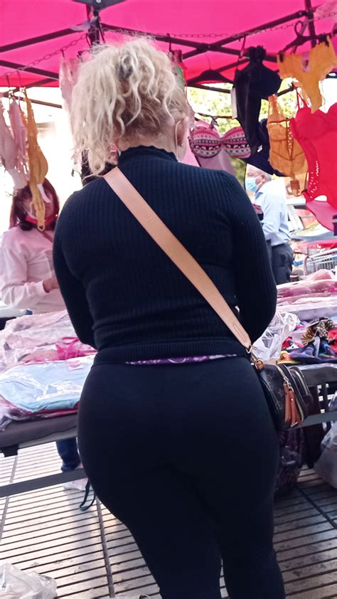 Big Latin Ass with gray Spandex Under the sun - Spandex, Leggings