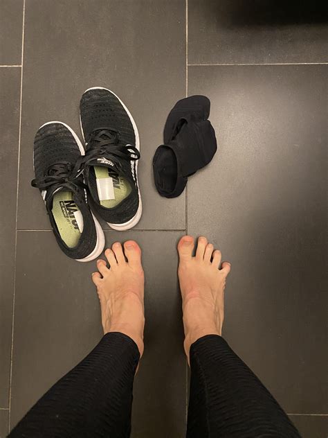 Sweaty after gym feet! : r/feetcasual