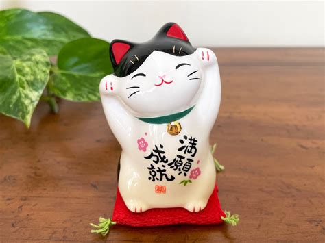 Japanese Lucky Cat Statue Maneki Neko, Beckoning Waving Cat for ...
