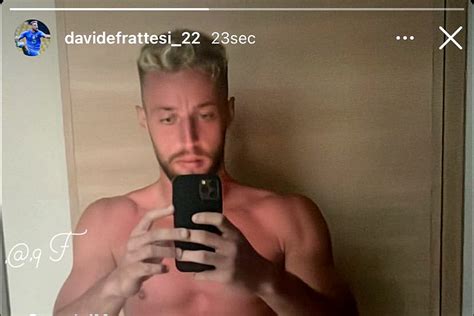 Frattesi completamente nudo su Instagram: la foto finisce per sbaglio a