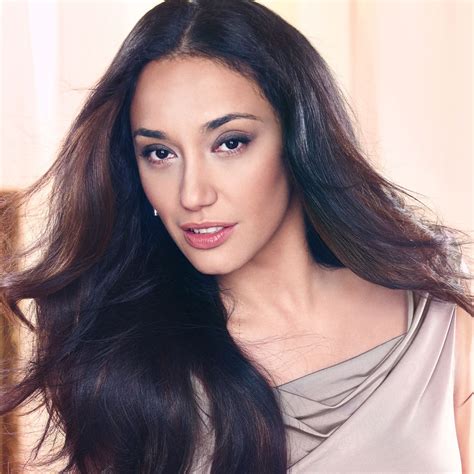 Кое е новото лице на Avon? | Cosmopolitan