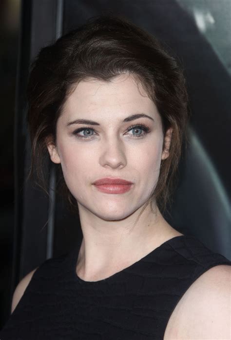 Jessica De Gouw on Red Carpet - 'Non-Stop' Premiere in Los Angeles