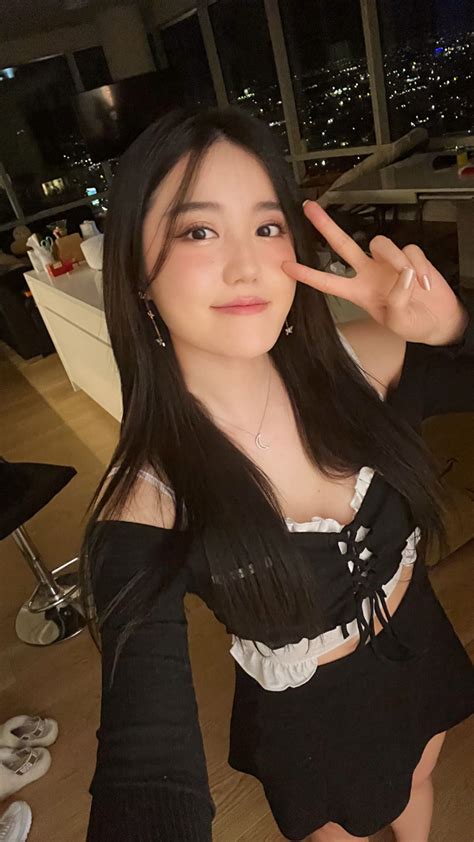 Asian girls are the hottest! Catfish me as Angelskimi and tease me