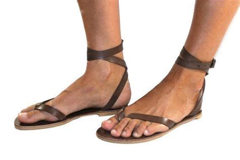 Pin de Moshe Meit en Footwear | Sandalias marrones de cuero, Sandalias ...