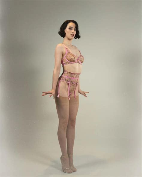 Rounded Curves on Tumblr: Evana De Lune