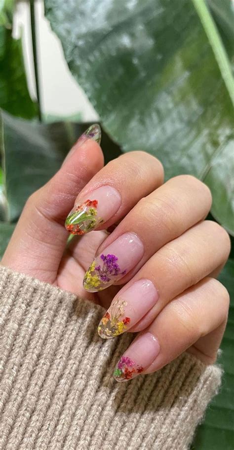 Bloom into Summer with Gorgeous Floral Nail Designs : Encapsulated
