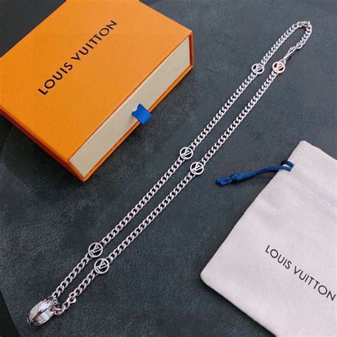 Louis Vuitton Колье - купить с доставкой по выгодным ценам в интернет ...