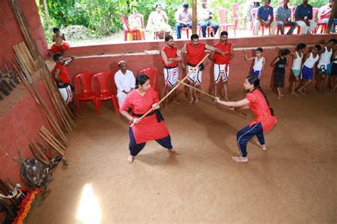 Kalaripayattu Gallery | Photographs of Kalaripayattu