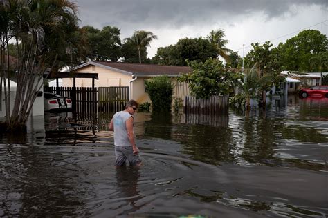 10 Striking Photographs of Florida’s 1,000-Year Storm - ReportWire
