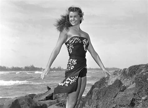 Esther Williams swimmer turned film star, 1950s : r/OldSchoolCelebs