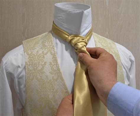 Pin on como hacer nudo de corbanda, corbaton o plastron perfecto paso a ...