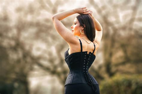 BEST CORSETS UK - Are You Fashion