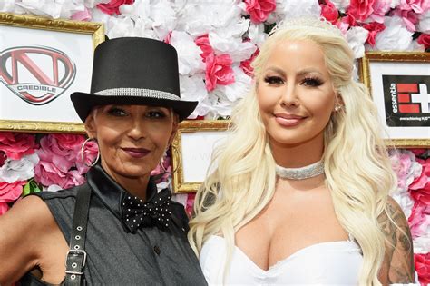 "I'm Done": Amber Rose Publicly Cuts Off Boyfriend And Her Mother In