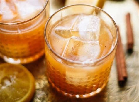 9 Delicious Bourbon Cocktails You'll Want to Sip All Winter