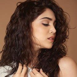 sharvari wagh actress biography age height boyfriend family