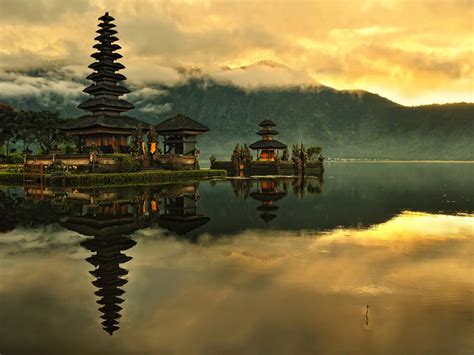 pura ulun danu bratan bali indonesia map facts location hours