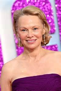 Auf diesen Lippenbalsam schwört Pamela Anderson für ihren natürlichen