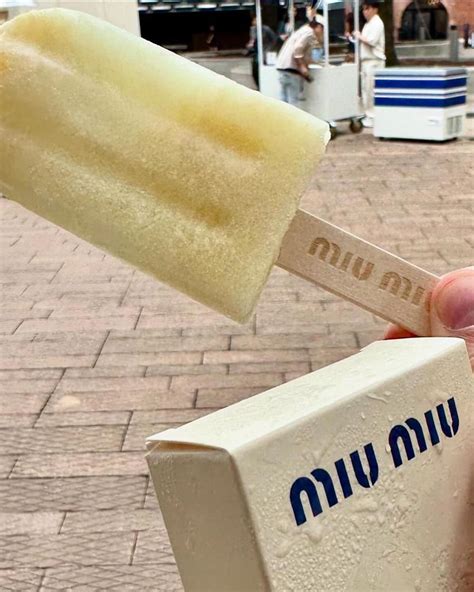 Las encantadoras librerías itinerantes de Miu Miu viajan por el mundo