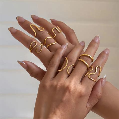 The Hidden Meanings Behind Wearing Rings on Different Fingers – BALLA e