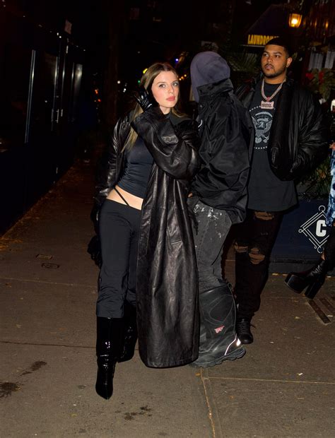 Julia Fox’s Gloves Are the Most Seductive Part of Her Look | Vogue