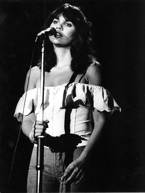 Linda Ronstadt, 1974 : r/oldschoolhot