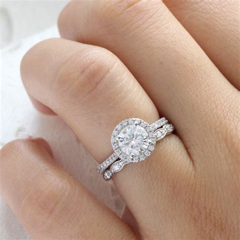 Round Halo Bridal Set Hot Sale | bellvalefarms.com