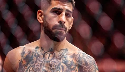 ilia topuria registra  protege su marca  uno de sus tatuajes como