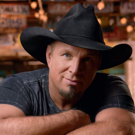 Garth Brooks's Instagram, Twitter & Facebook on IDCrawl
