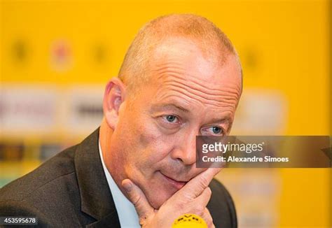 45 Borussia Dortmund Balance Press Conference Stock Photos, High-Res ...