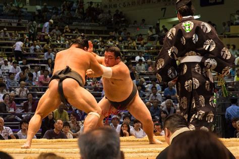 How To Watch Sumo Wrestling in Japan – Earth Trekkers