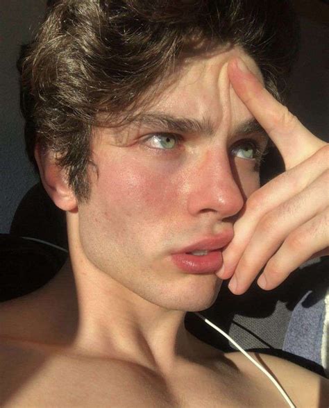 adli kullanicinin pfp panosundaki pin ahbaplar uzun sac kizlar