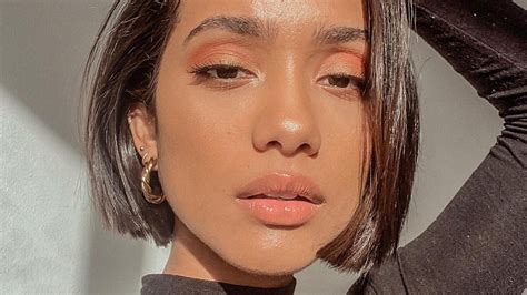 short bob hairstyles  feel fresh  show   shoulder
