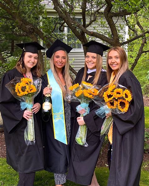 Ang (@angela_rezza) • Instagram photos and videos