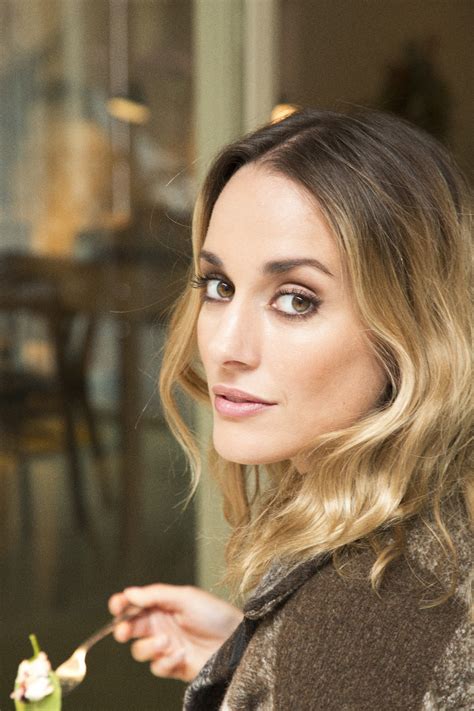 Classify Ukrainian singer Alina Pash