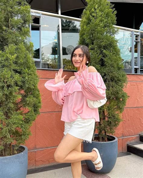 How To Style Pink Tops For Women