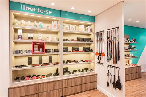 Sex shops tentam se reinventar com cara de butique e cursos para