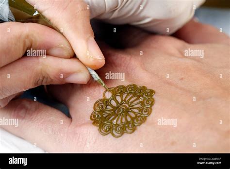 Artist painting traditional arabic henna tattoo on woman hand Stock ...