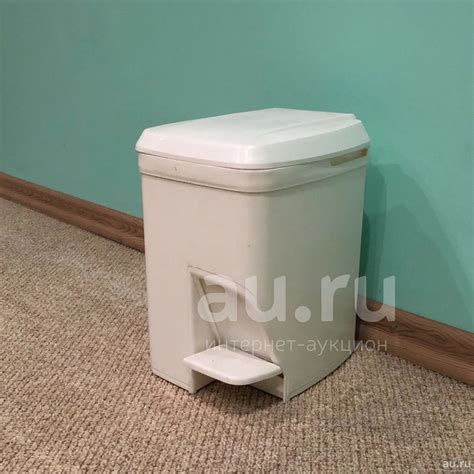 Белое пластиковое мусорное ведро — купить в Красноярске. Состояние: Б/у ...