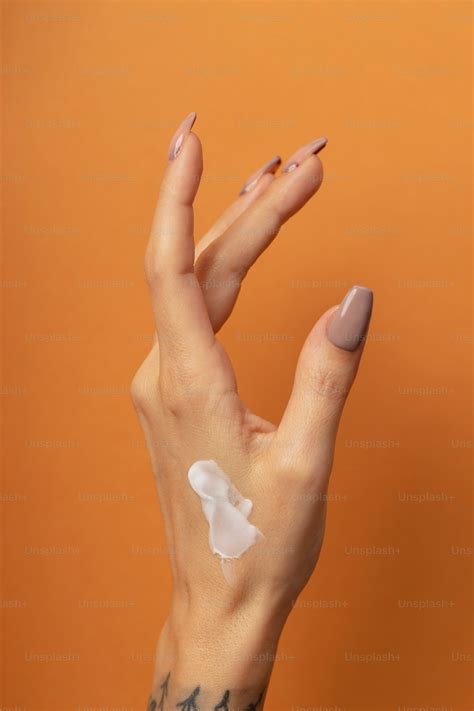 A woman's hand with a white patch on it photo – Skincare Image on Unsplash